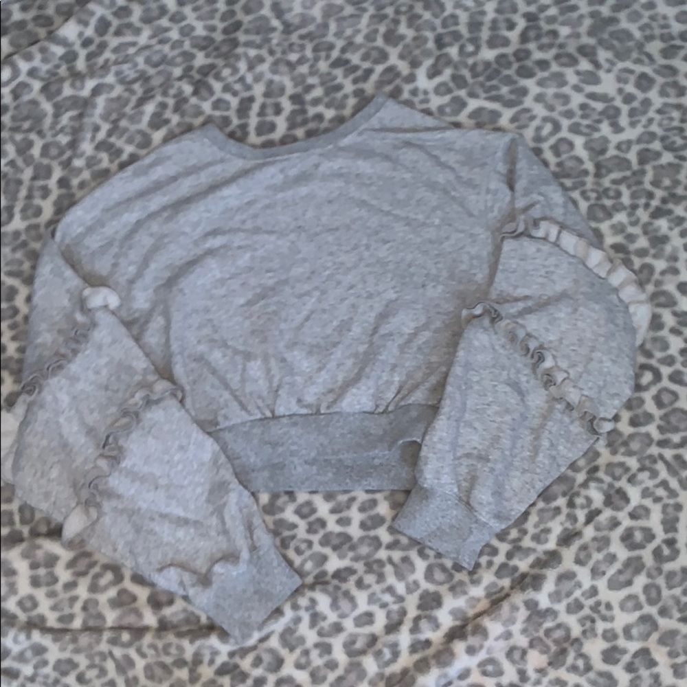 Grey ruffled cropped sweatshirt